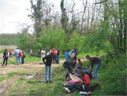 044